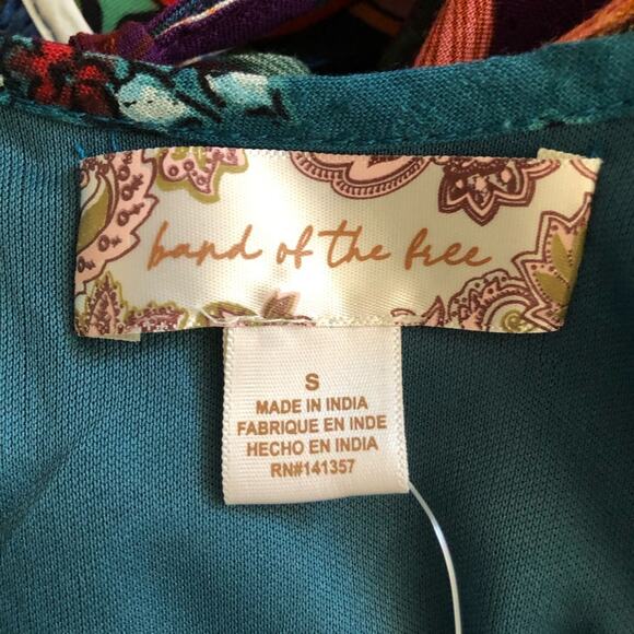 Band Of The Free NWT Sybille Flirty V Neck Wrap Front Teal Floral Crop Top Small - Picture 9 of 16